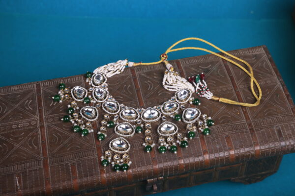 Alternative view of Green Kundan Splendor