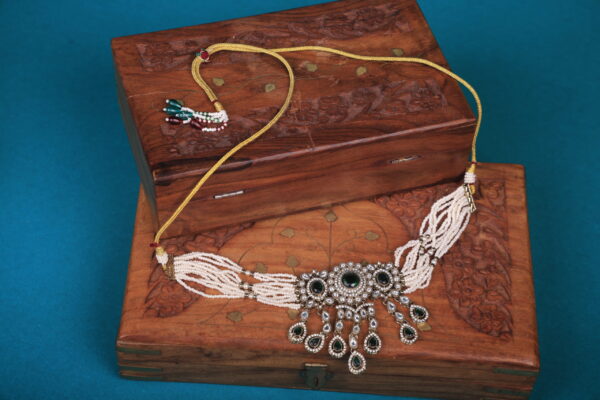 Alternative view of Moti Choker