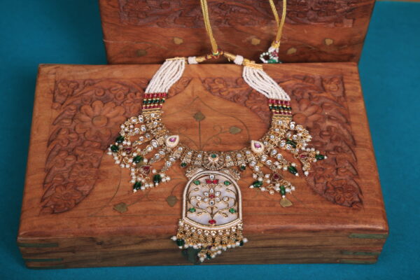 Alternative view of Manohaari