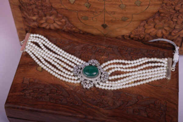 Alternative view of Emerald Pearl Elegance