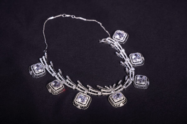 Alternative view of Crown Set