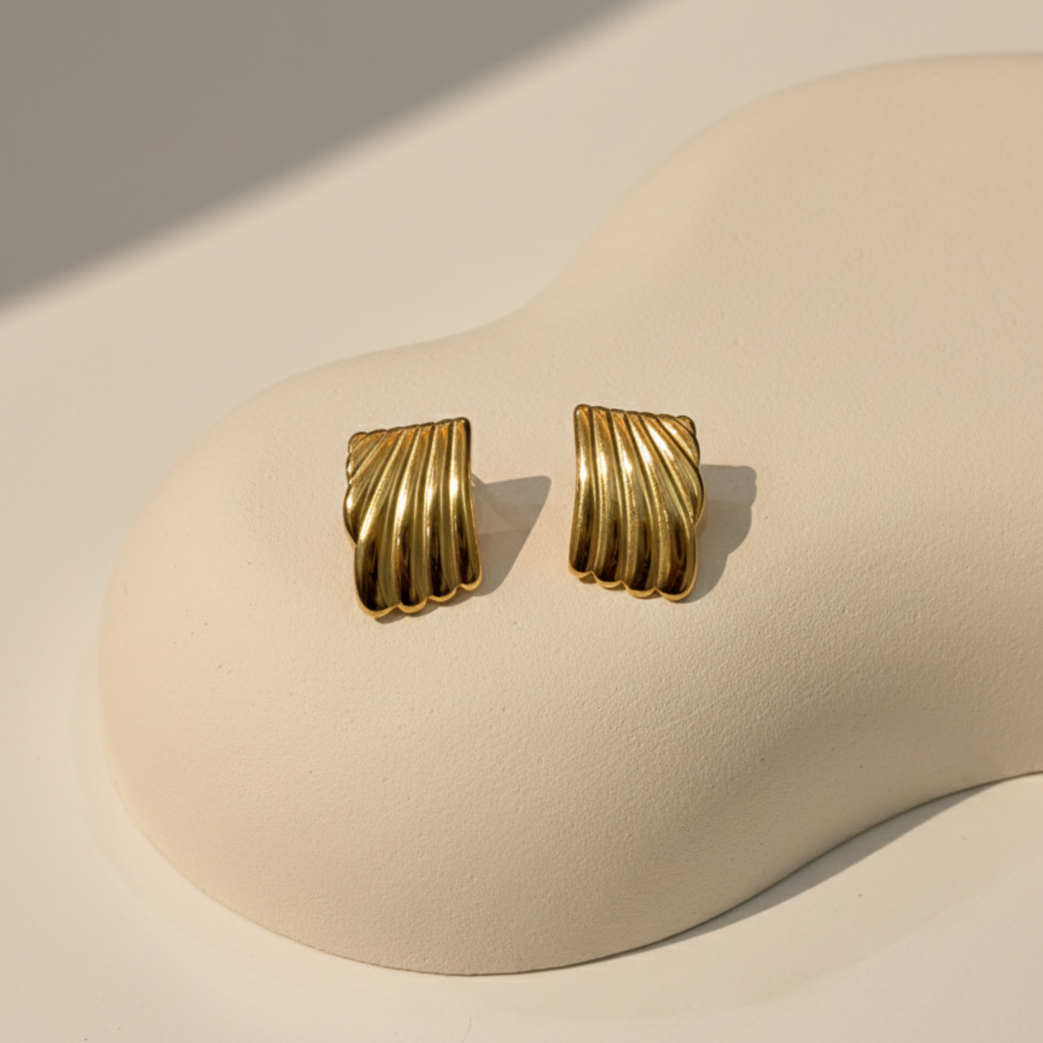 Aurelia Ribbed Studs