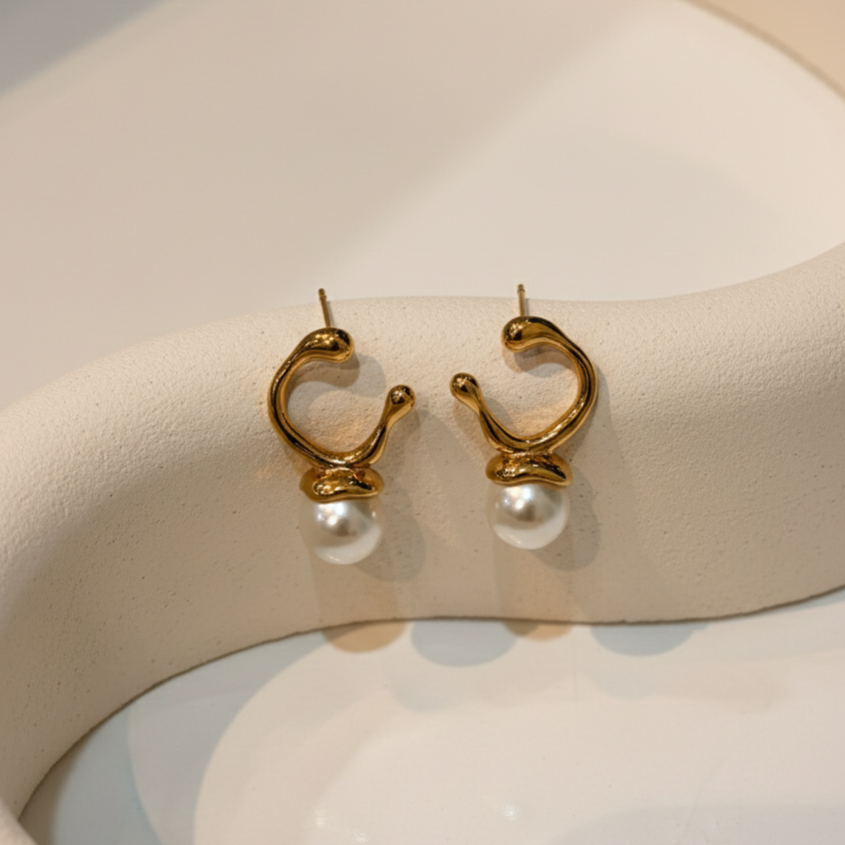Pearl Curve Studs