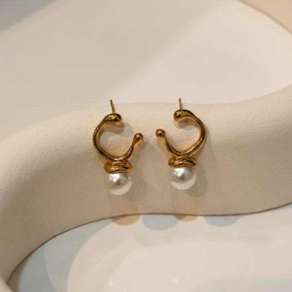 Pearl Curve Studs