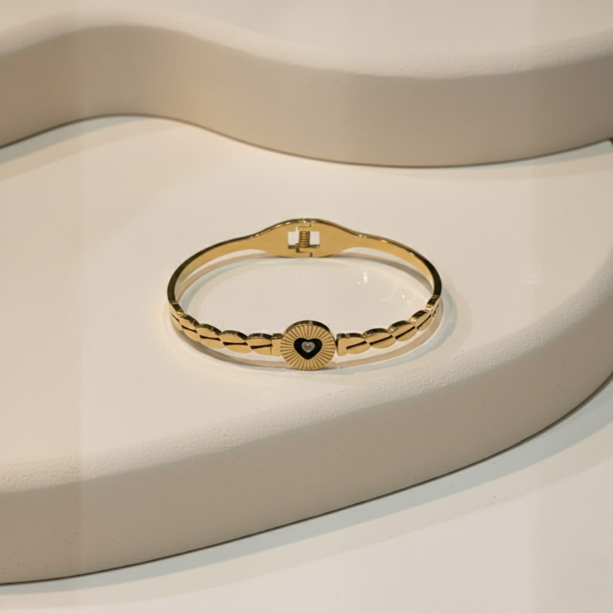 Eterna Heart Bangle